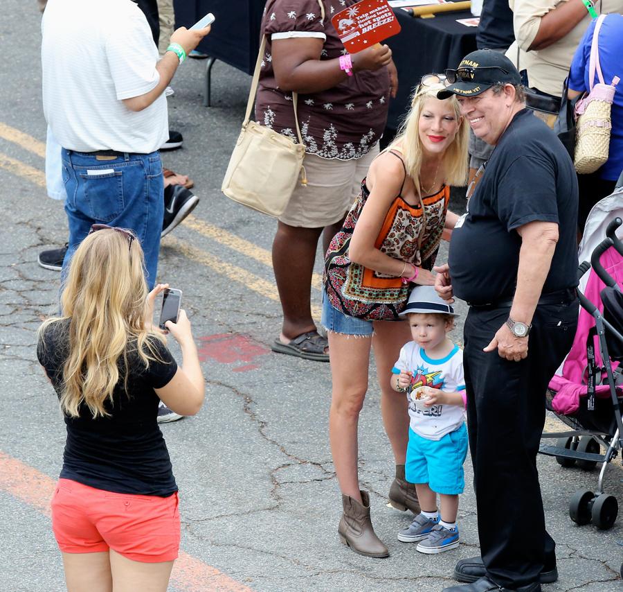 Did She Even Take A Bite? Super Skinny Tori Spelling Ditches Cheating