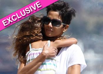 //halle daughter wenn