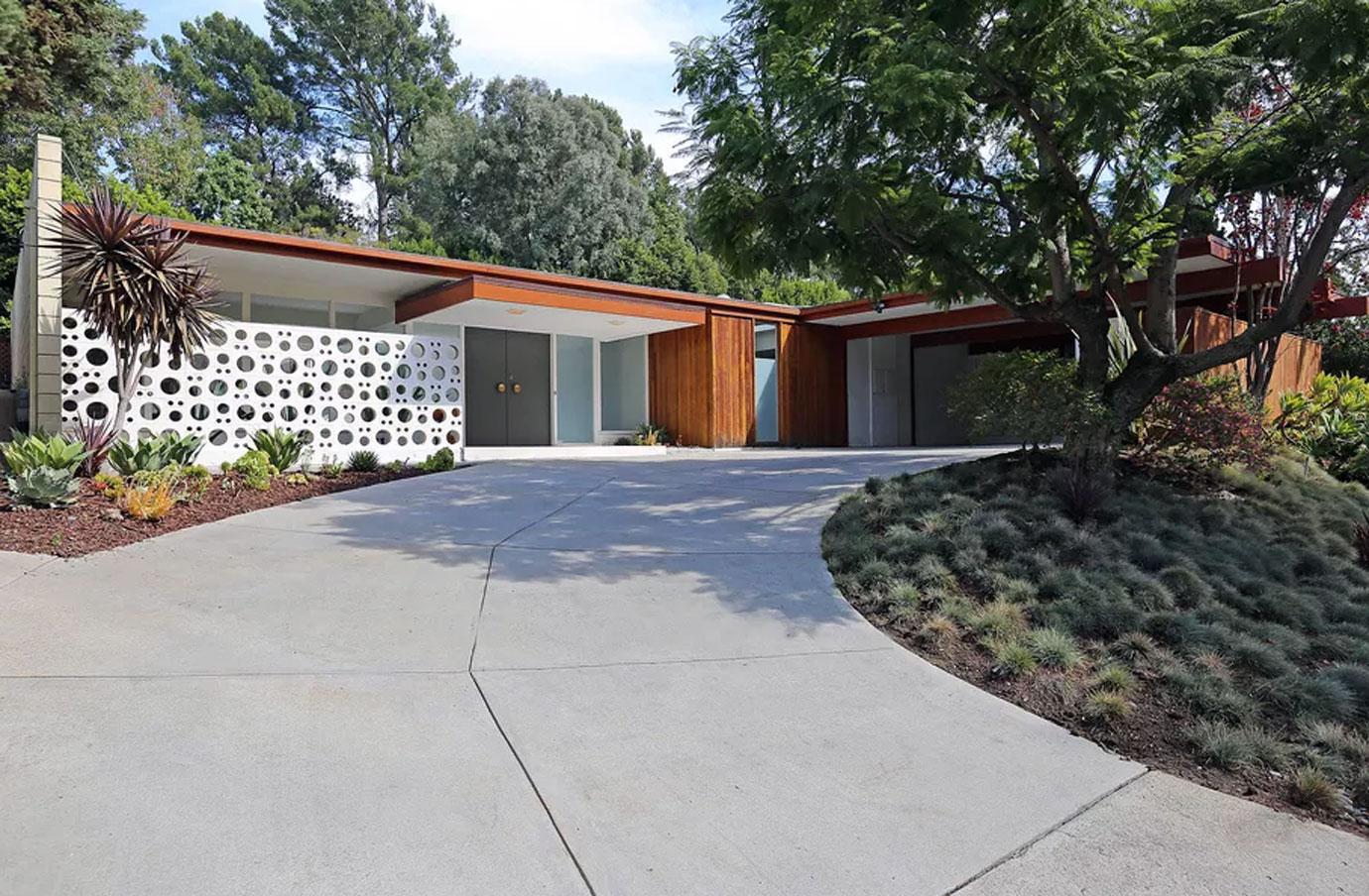 //fifty shades jamie dornan selling los angeles home