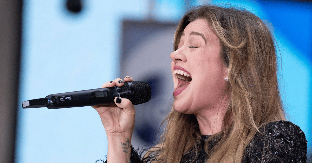 Photo of Kelly Clarkson