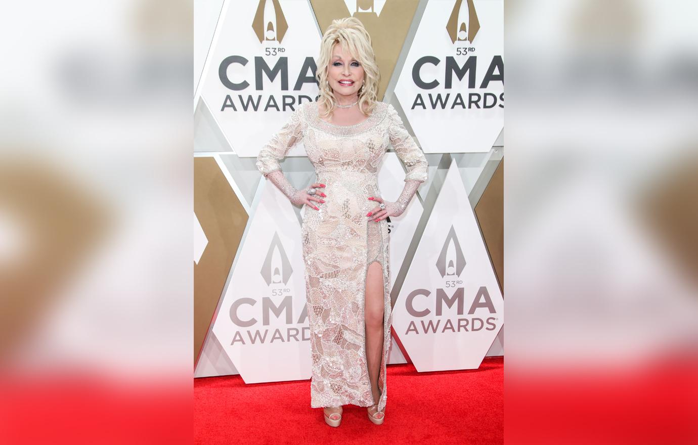 See All The Stars Y’all! Country Music Awards 2019 Red Carpet Celebrity Arrivals