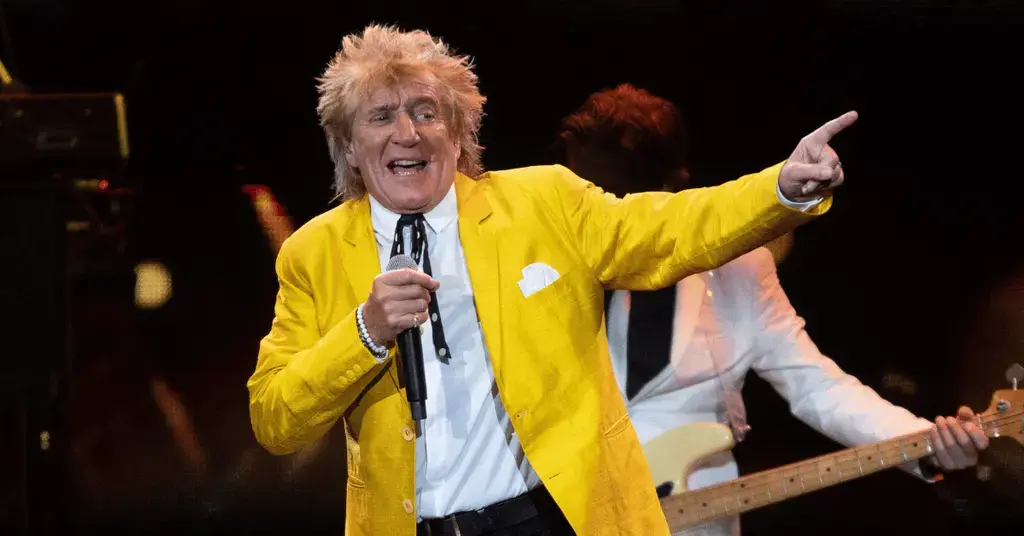 sir rod stewart celebrating  birthday second massive party drinking