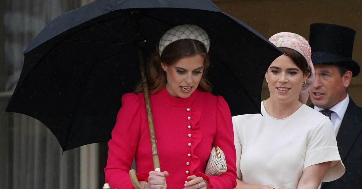 Photo of Princess Beatrice and Eugenie,