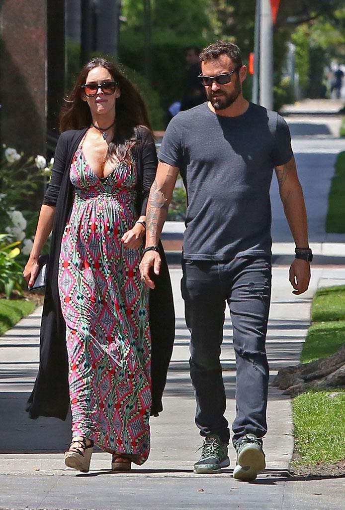 //Megan Fox Brian Austin Green Pregnant Divorce First Sighting