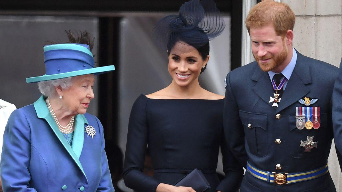 picture of queen elizabeth, meghan markle and prince harry
