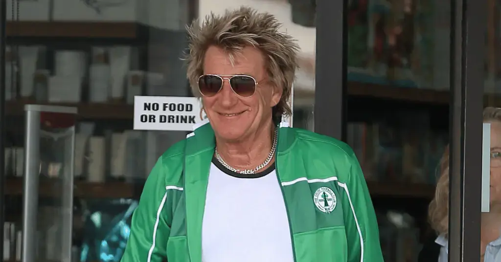 sir rod stewart celebrating  birthday second massive party drinking