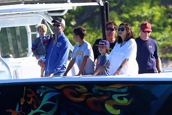 Mariska Hargitay Swimming Hawaii