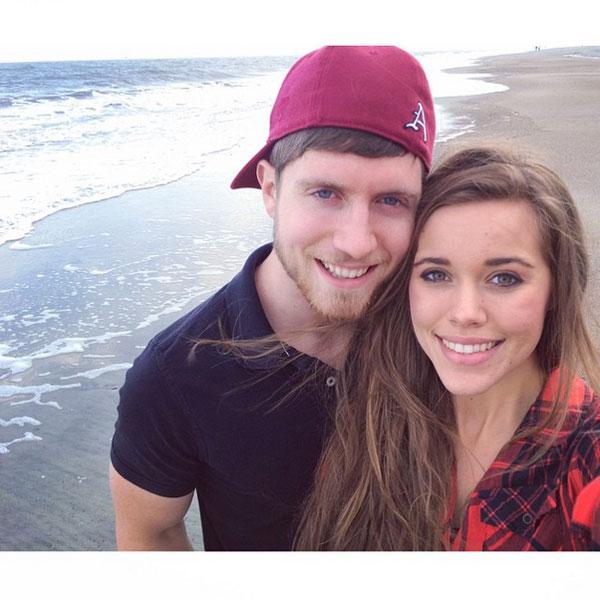 //jessa duggar pregnant hidden signs