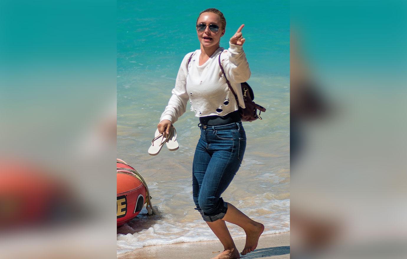 //Hayden Panettiere family vacation barbados photos