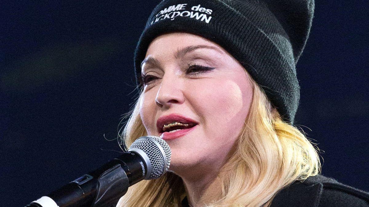 Madonna filed for divorce from Sean Penn in 1989.