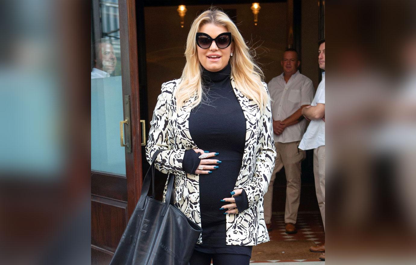 Jessica Simpson Ready To Pop Out Baby Number 3