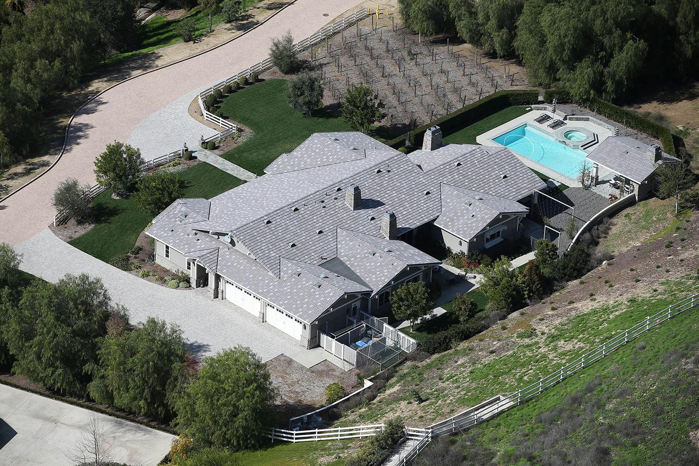 //kendall jenner kylie jenner new homes feud