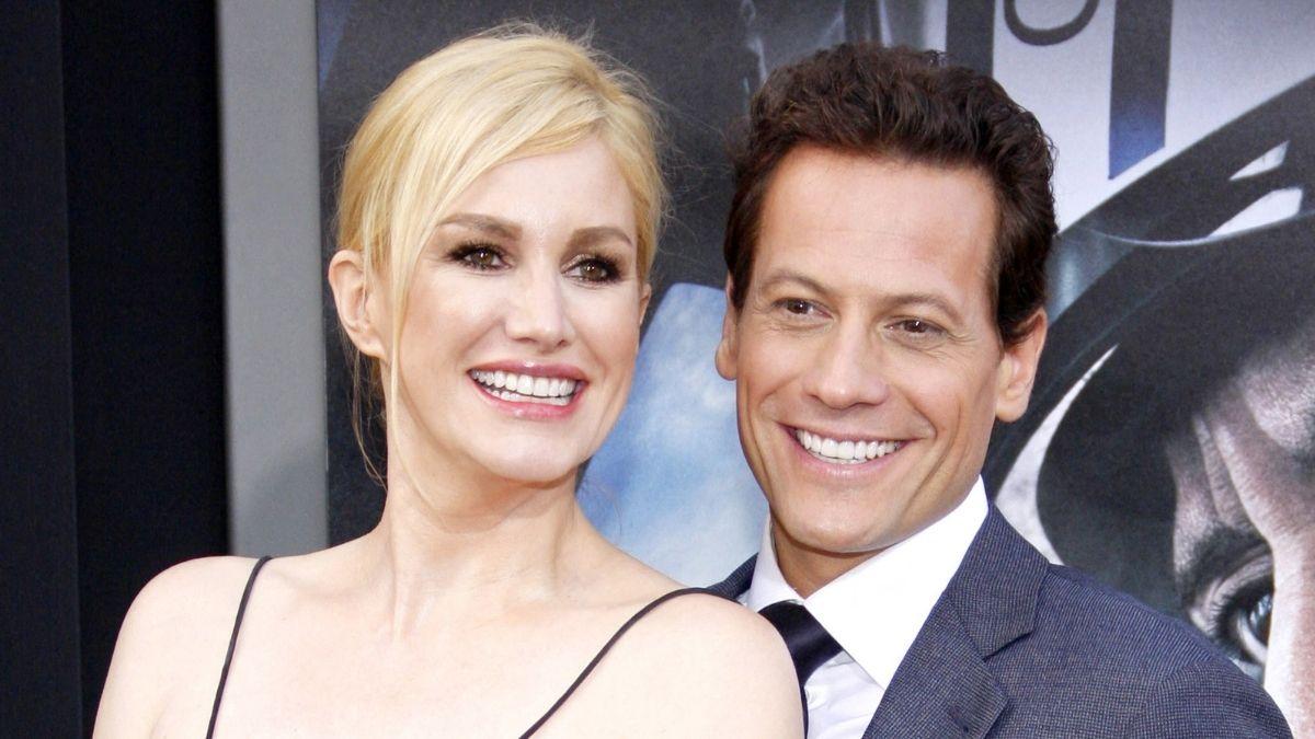 picture of Alice Evans and Ioan Gruffudd 