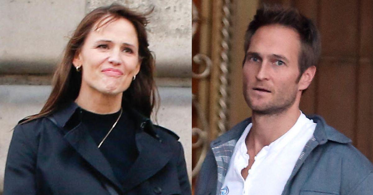 Jennifer Garner was seen wearing an engagement ring while planning her wedding with John Miller.