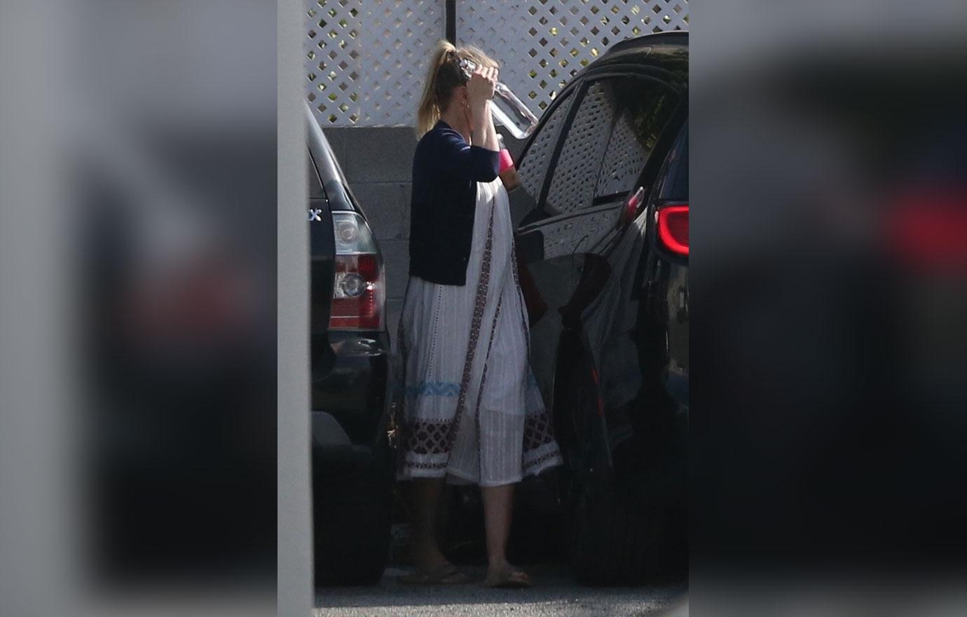 Cameron Diaz Desperately Trying To Hide Baby Bump In Grotesquely Oversized Clothes