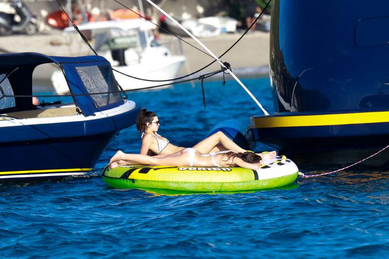 Kendall Jenner Vacation Photos With Harry Styles, Ellen DeGeneres