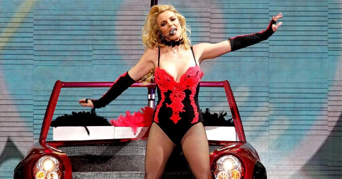 Britney Spears Cozies Up to New Manager After Sam Asghari Divorce - Vimarsana News