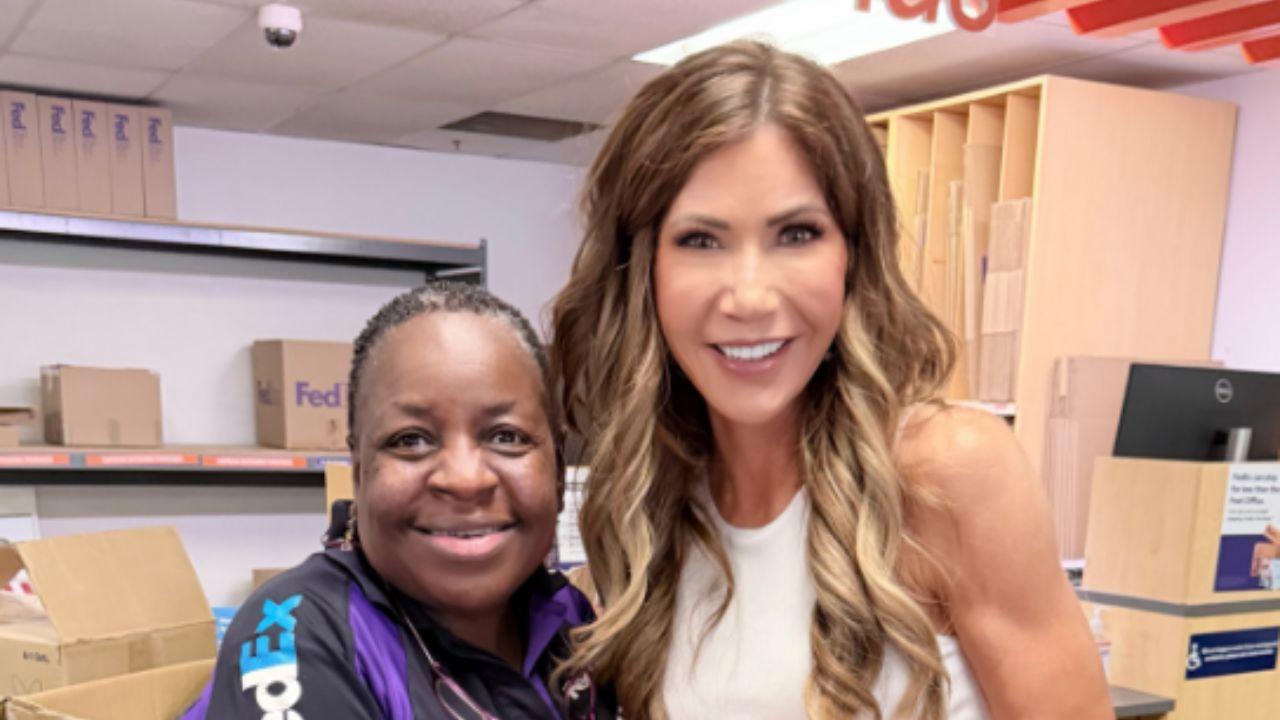 A photo of Kristi Noem and a FedEx worker