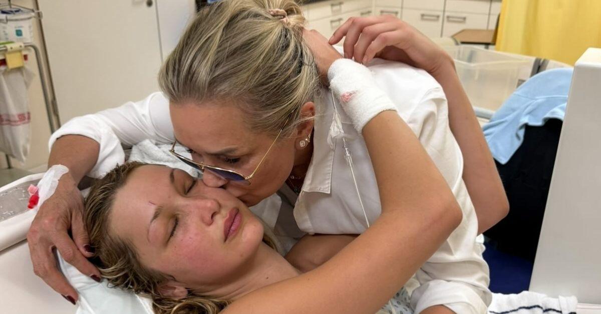 Photo of Bella Hadid and Yolanda Hadid