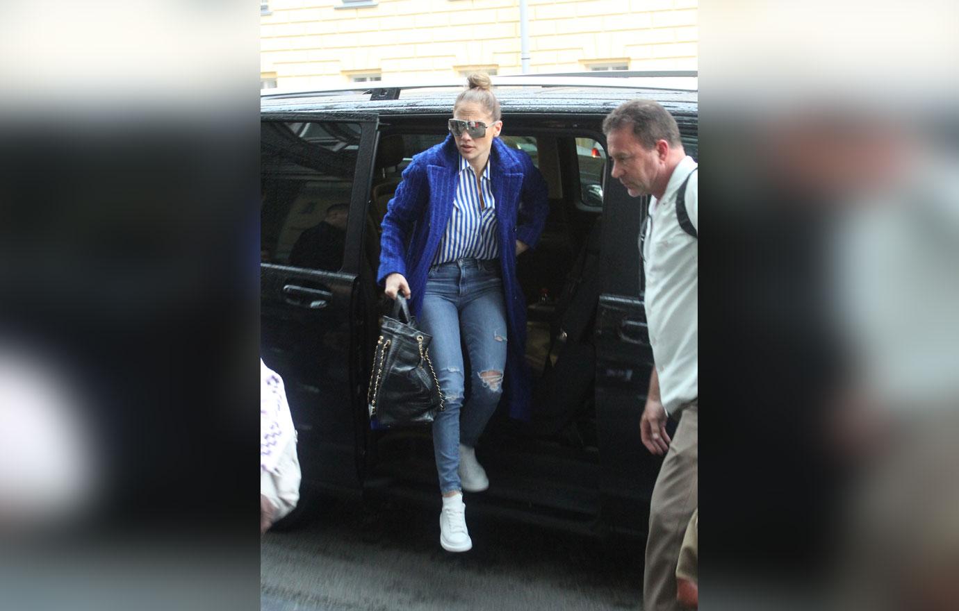 //jennifer lopez hits moscow with kids