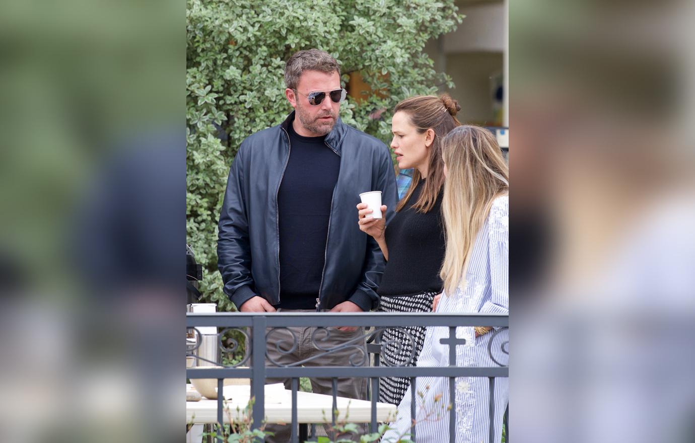 ben-affleck-jennifer-garner-chat-at-church-with-kids