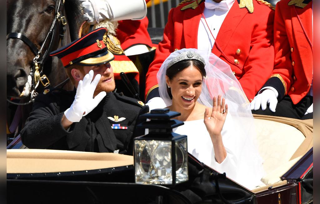 Prince Harry Meghan Markle Take Carriage Ride After Wedding