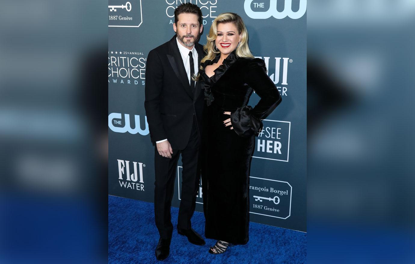 kelly clarkson demanded ex husband brandon blackstock cough up dollark