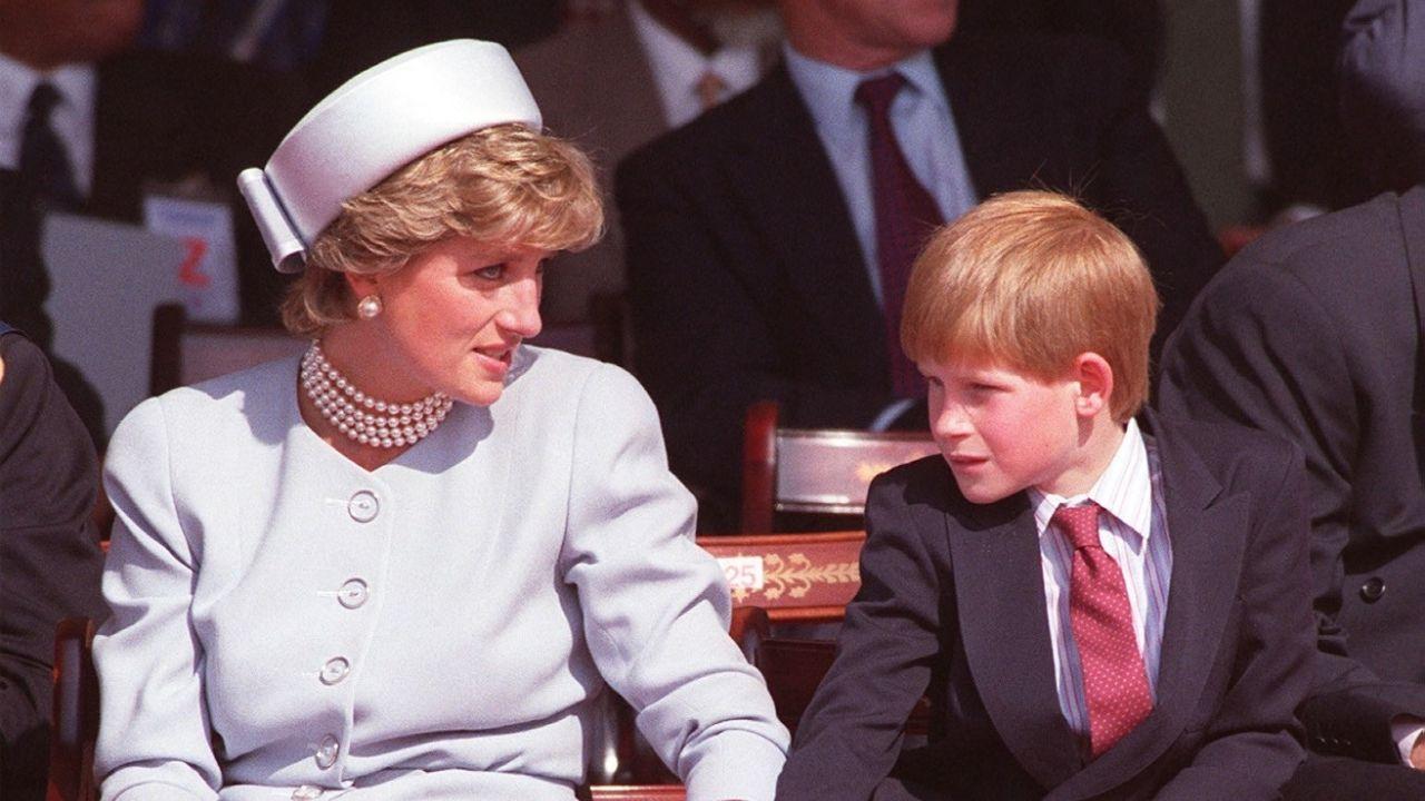Photo of Princess Diana, Prince Harry