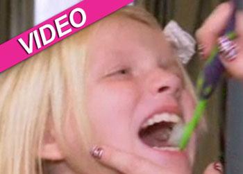 //toddlers_and_tiaras_mom_bleaches_kids_teeth