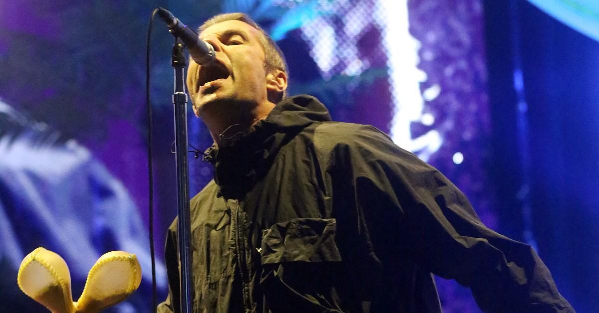 oasis brothers separate wings private tour jet liam