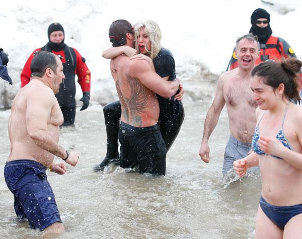 Lady Gaga & Taylor Kinney Take Polar Plunge