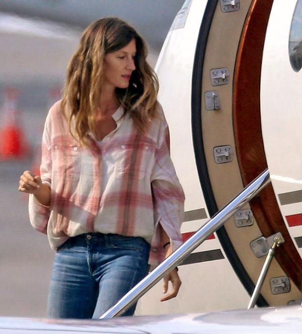 Gisele Bundchen Getting Off Plane