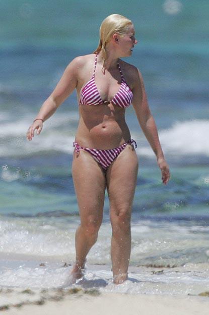 //elisha cuthbert bikini