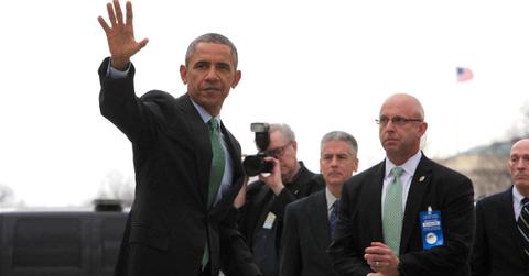 Photo of Barack Obama and Secret Service agents