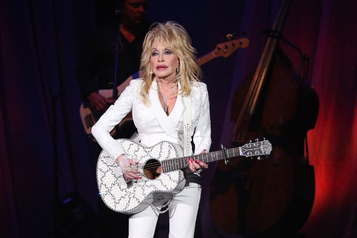 A source said Dolly Parton's siblings and extended family are feuding over her estate despite her efforts to prevent fighting.