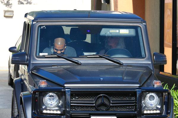 Kim Kardashian & Kanye West Pick Up Taco Bell