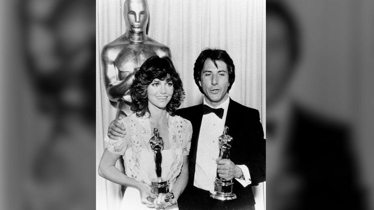 Photo of Sally Fielda nd Dustin Hoffman
