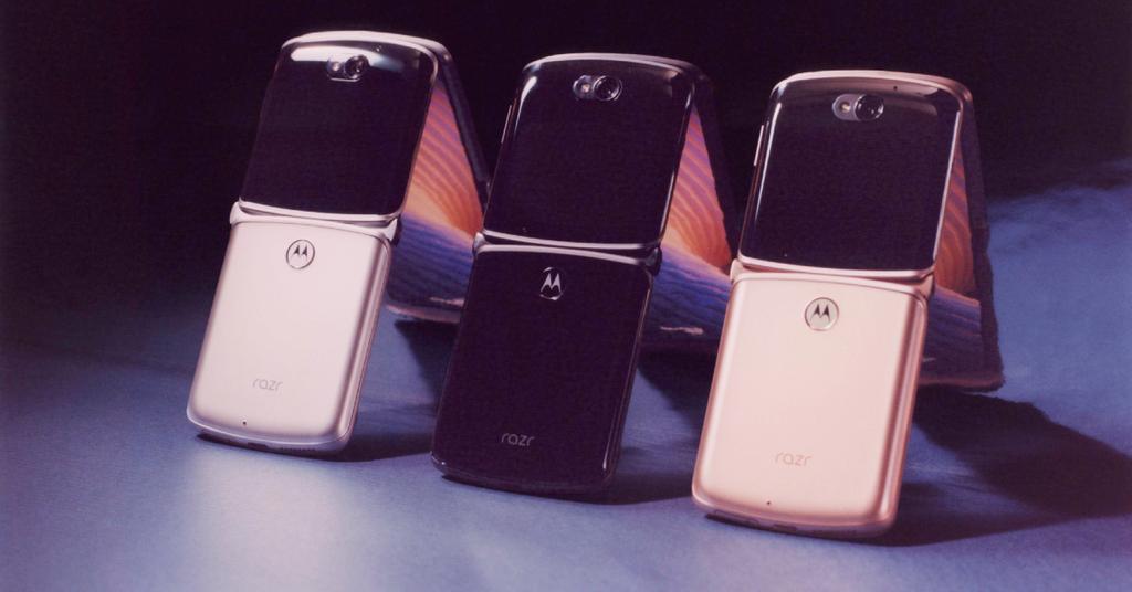 Flipping Out The Iconic Motorola RAZR Is Back And Giving Us Nostalgic