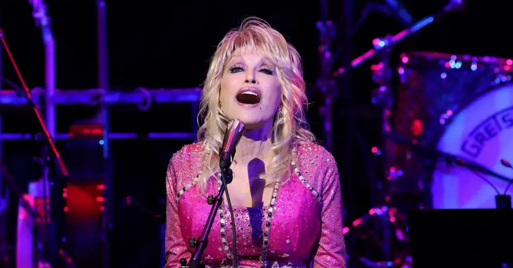 dolly parton chokes backs tears dollywood speech crippling depression