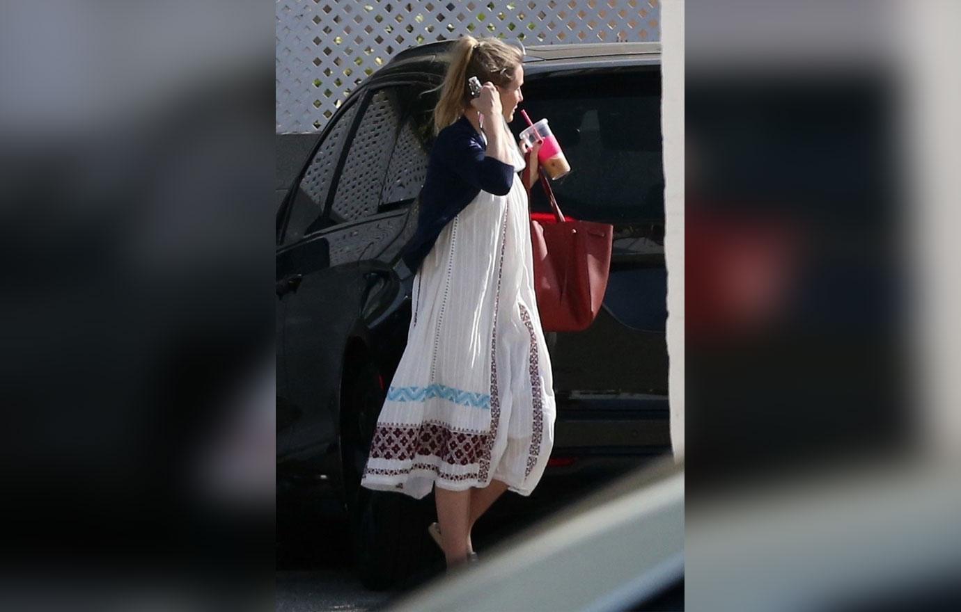 Cameron Diaz Desperately Trying To Hide Baby Bump In Grotesquely Oversized Clothes