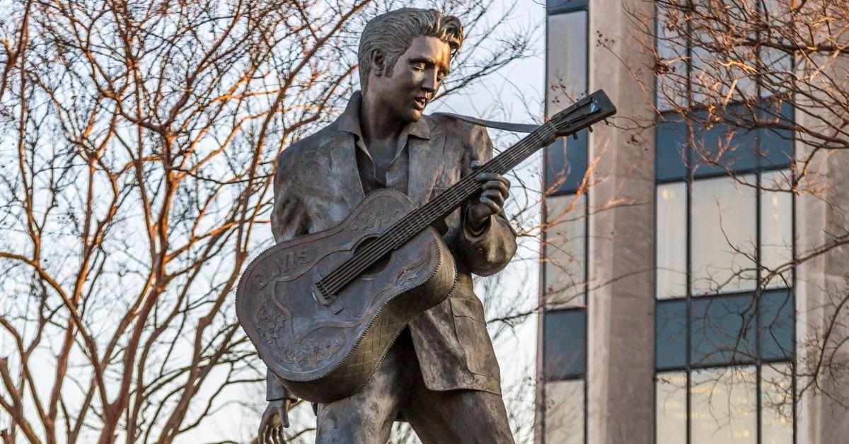 Photo of an Elvis Presley statue