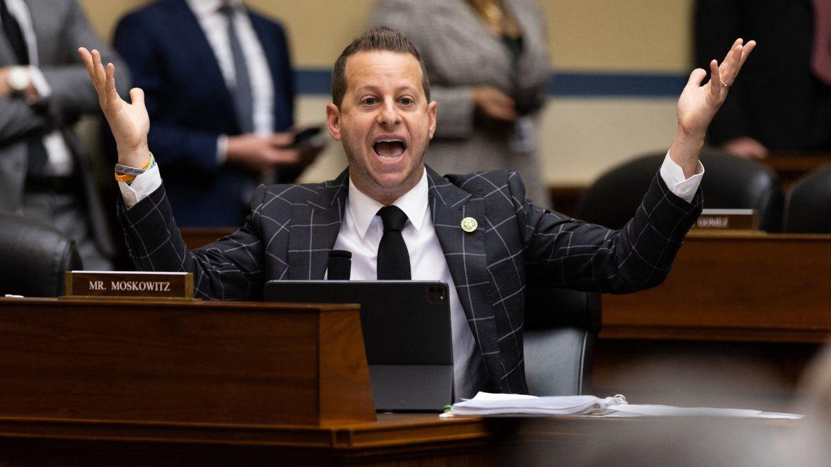 Jared Moskowitz questioned Kristi Noem on Corey Lewandowski's job at the DHS.