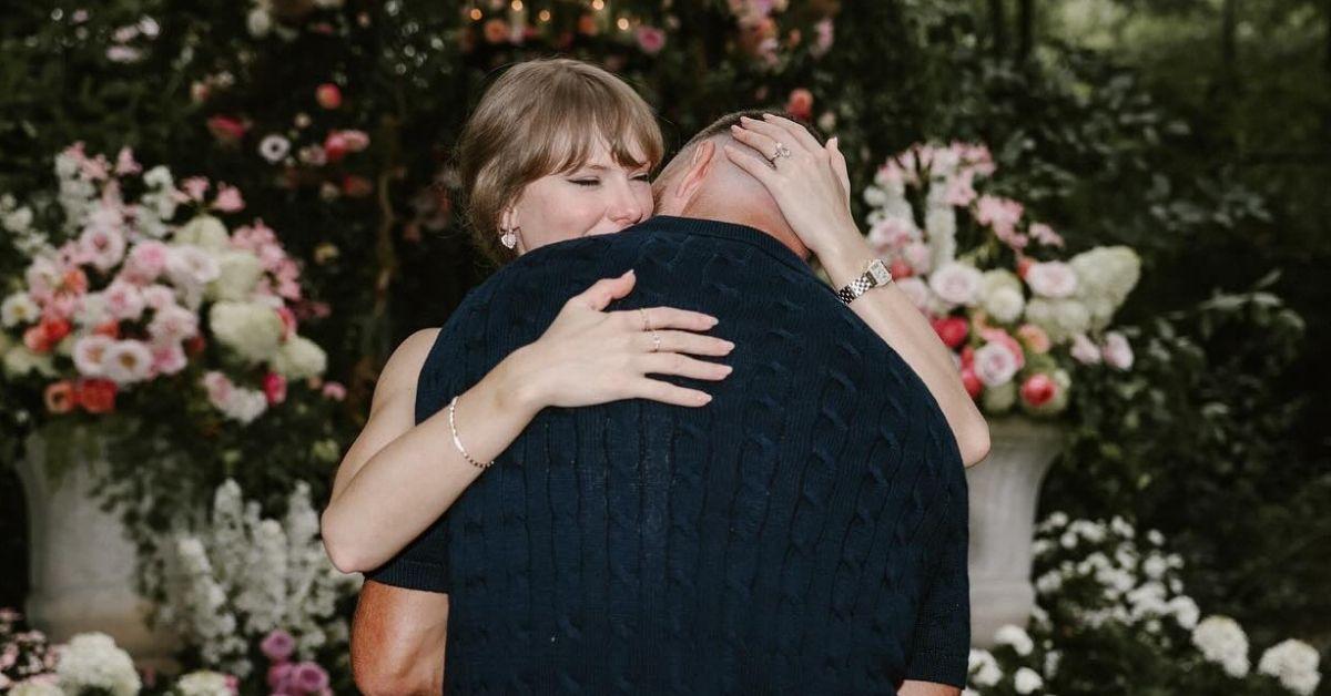 Picture of Travis Kelce and Taylor Swift's engagement