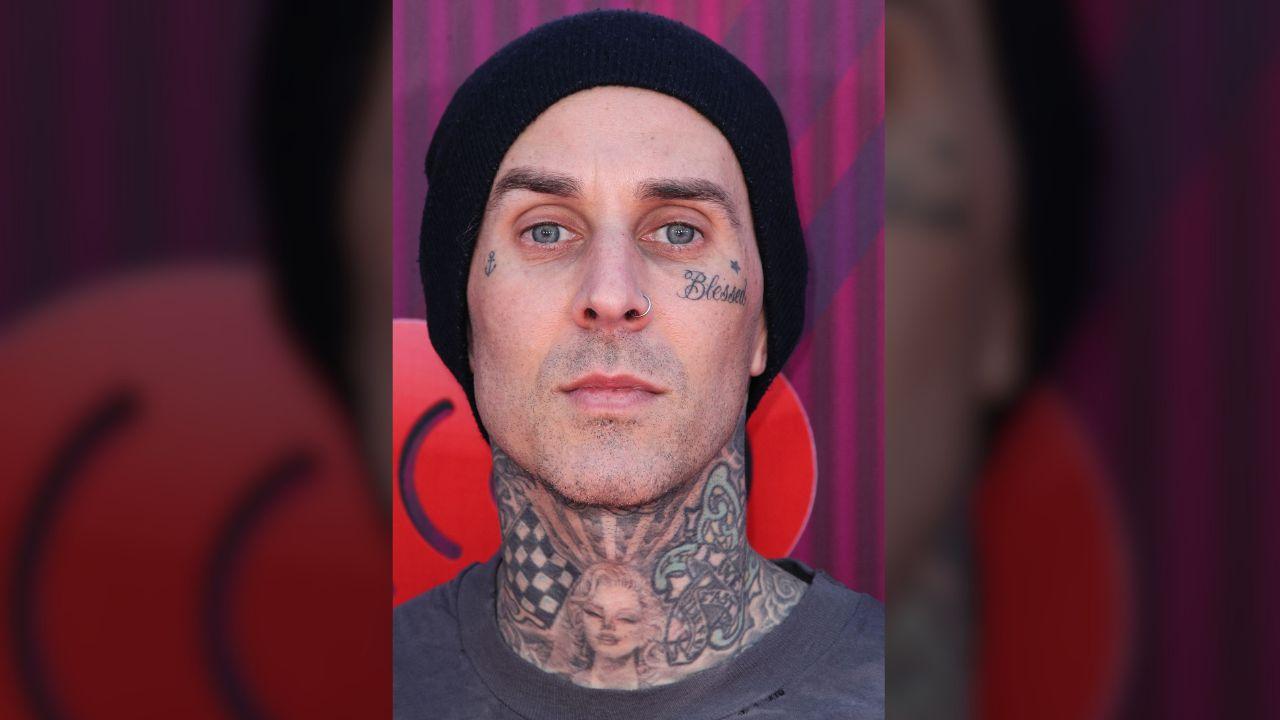 Before boarding the plane, Travis told his father something felt wrong.