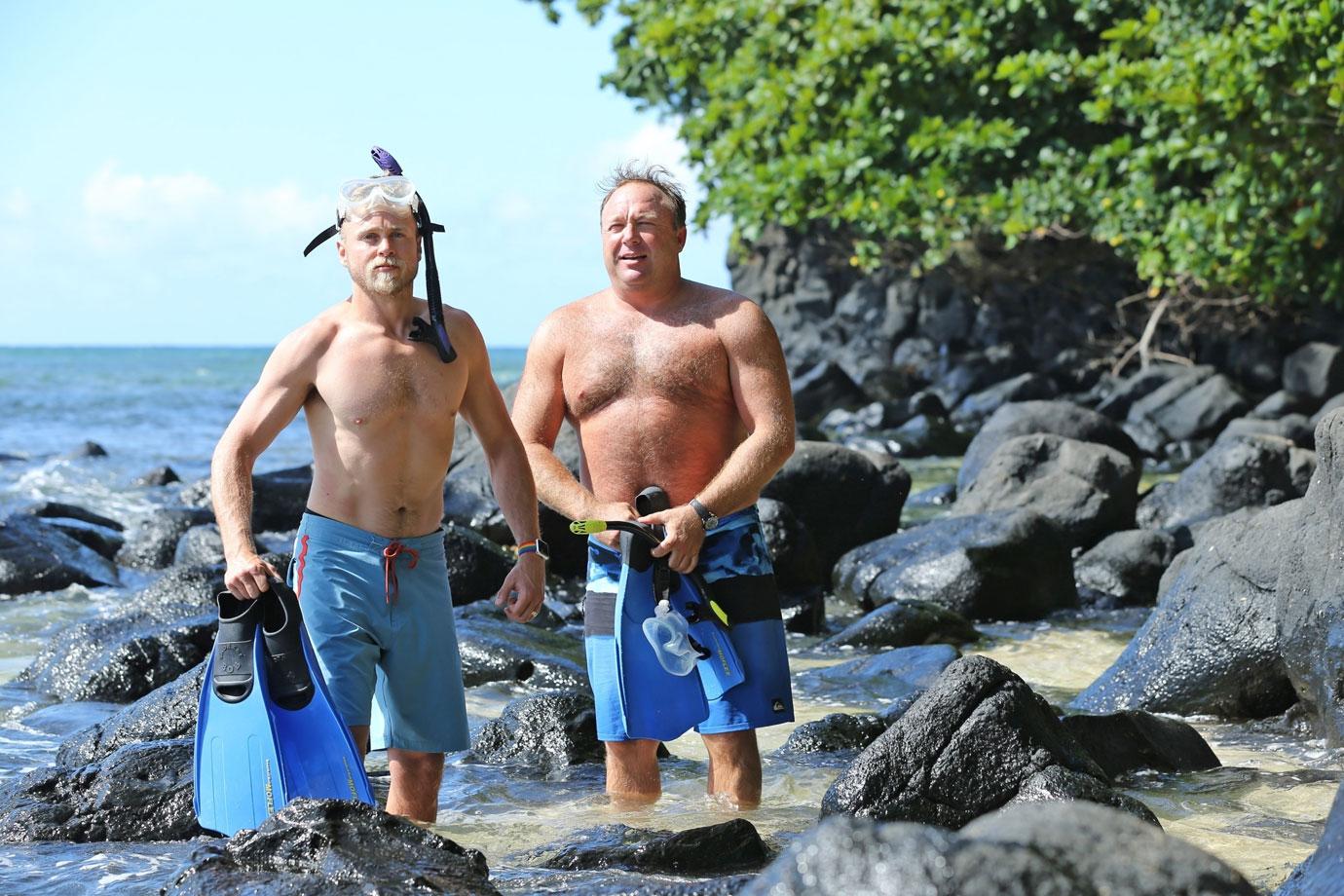 //spencer pratt alex jones beach hawaiian vacation