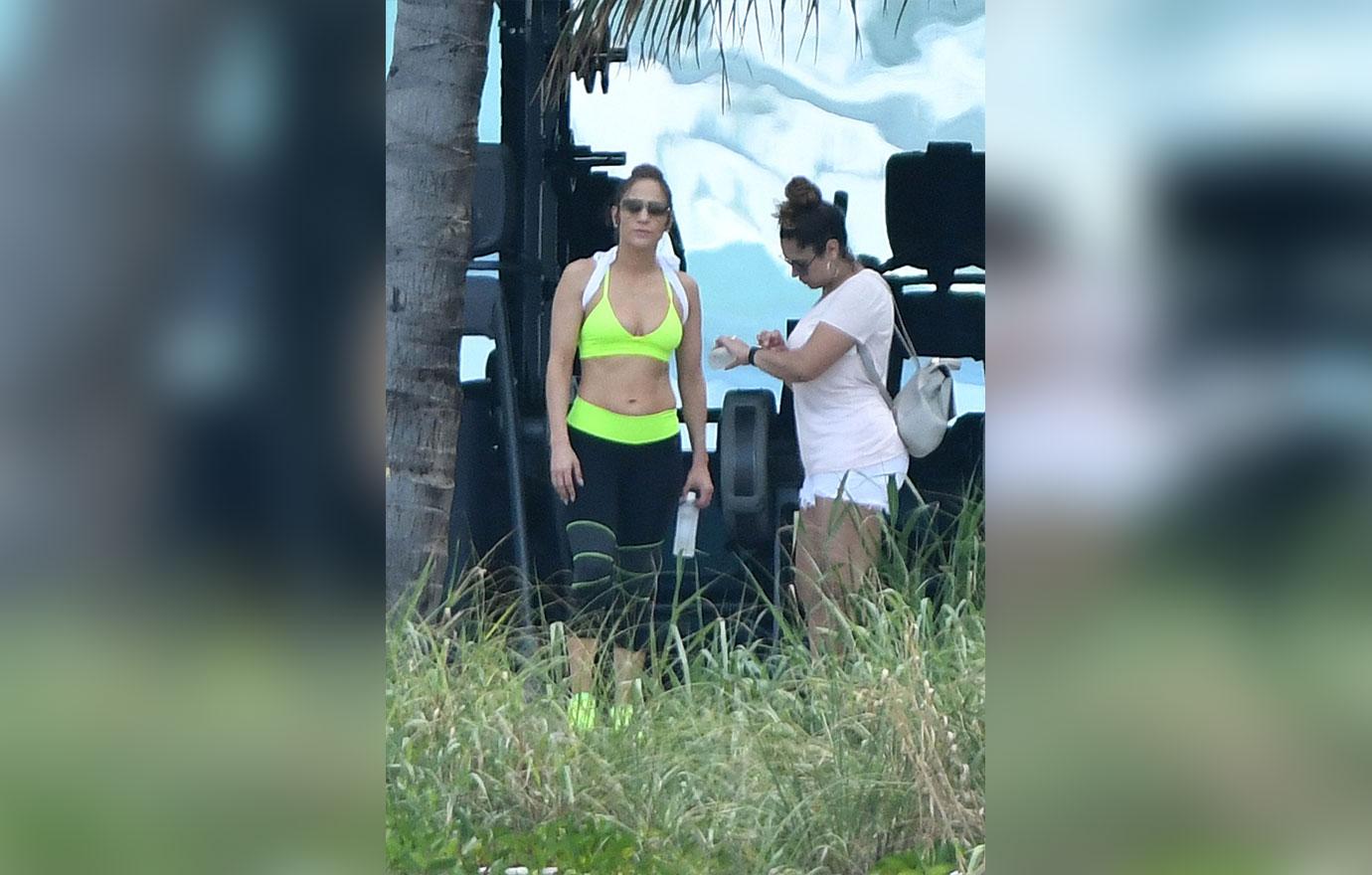 Jennifer Lopez Green Bra Bahamas