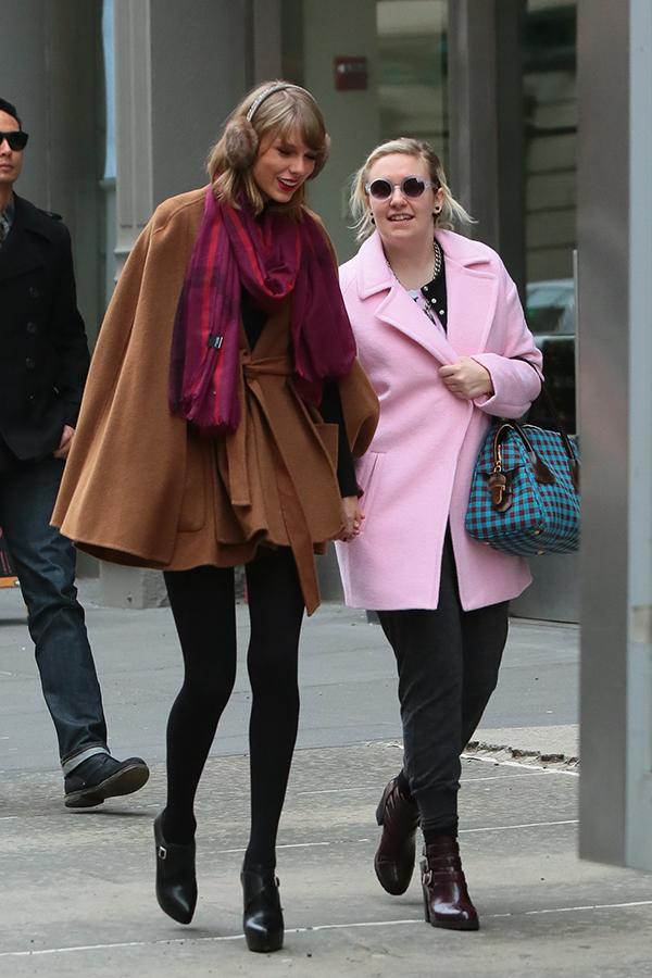 ‘girls Just Want To Have Fun Taylor Swift And Lena Dunham Hold Hands Share Bff Day In New York