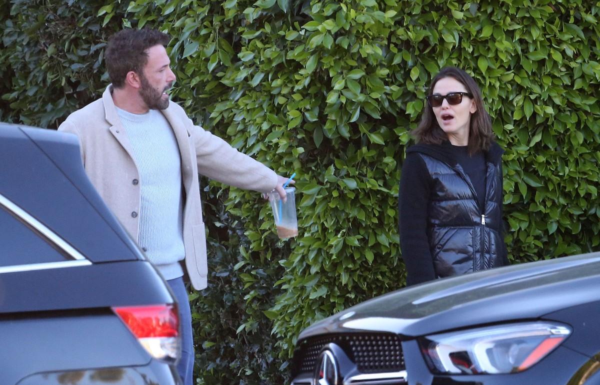 Ben Affleck's continuing relationship with Garner has reportedly complicated her romance with Miller.