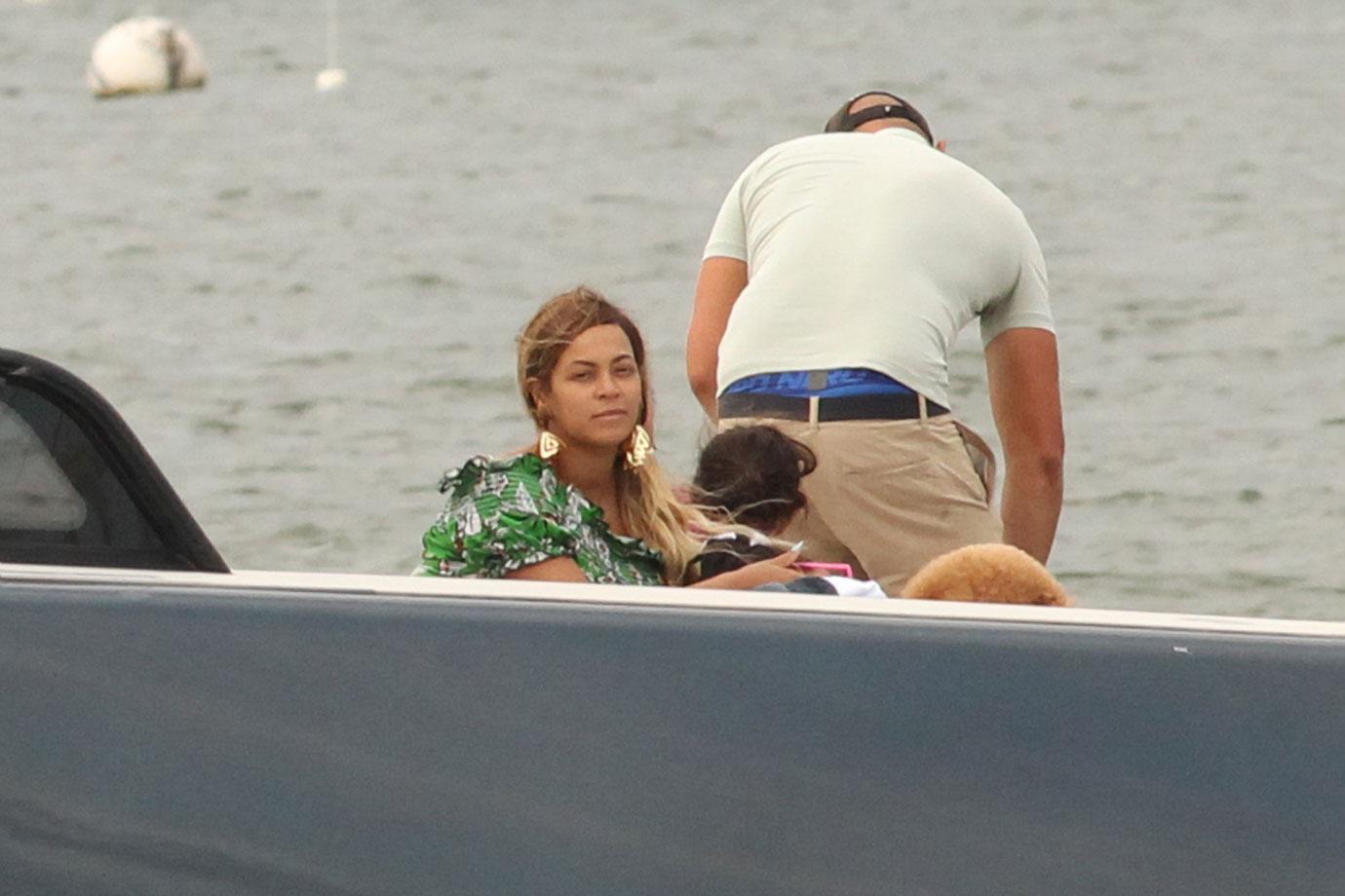 //Beyonce family yacht after twins