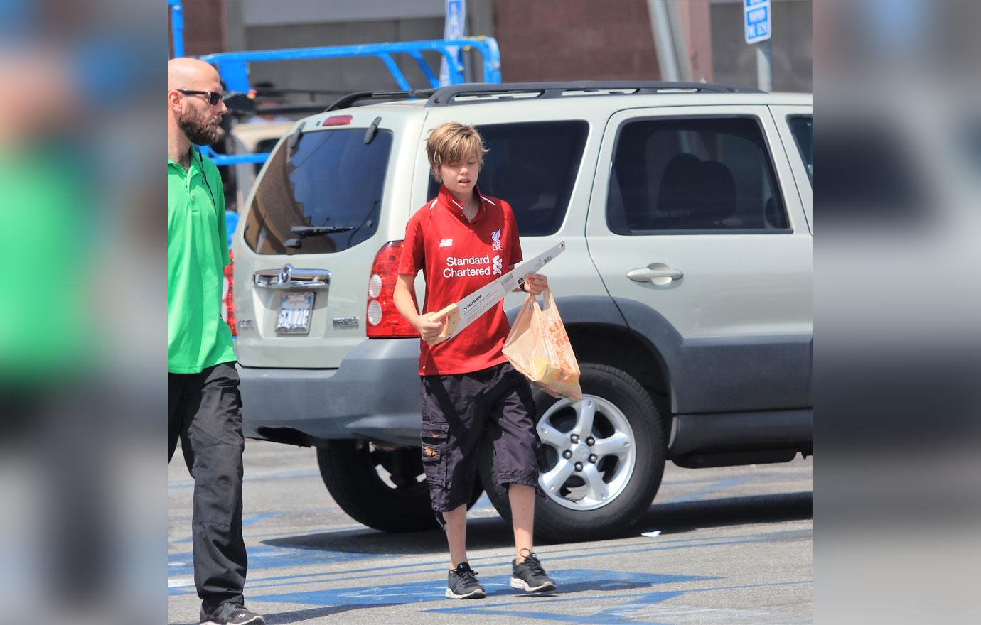 Shiloh Pitt Spotted During Parents Angelina And Brad Divorce